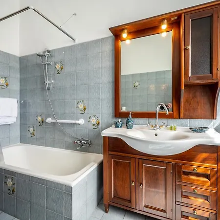 View With Balcony And Parking - Larihome A25 *